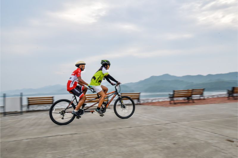 RiverFront Couple Cycling